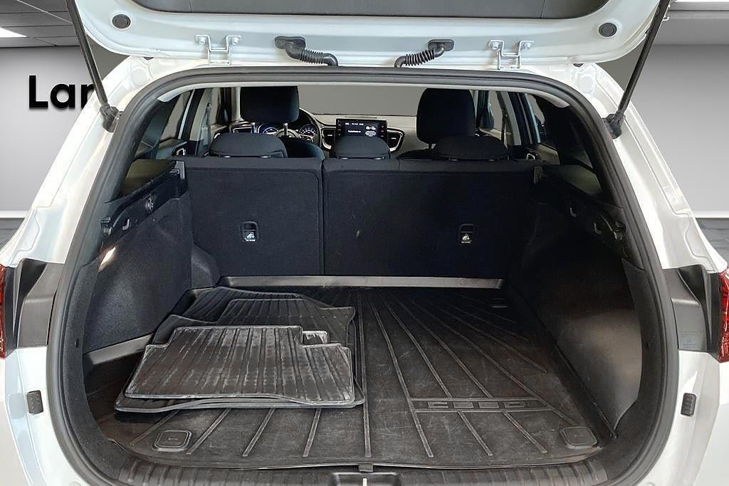Vehicle Image 14