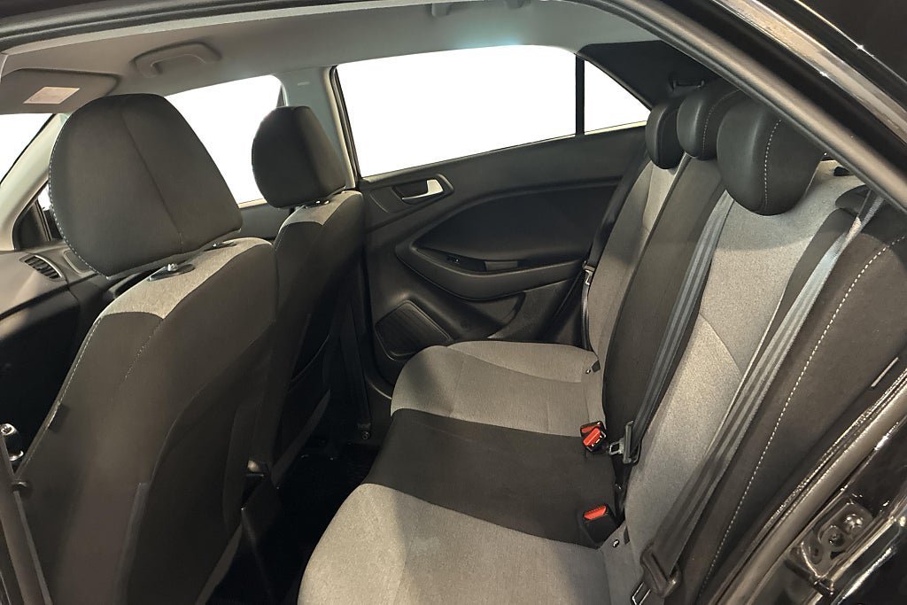 Vehicle Image 16