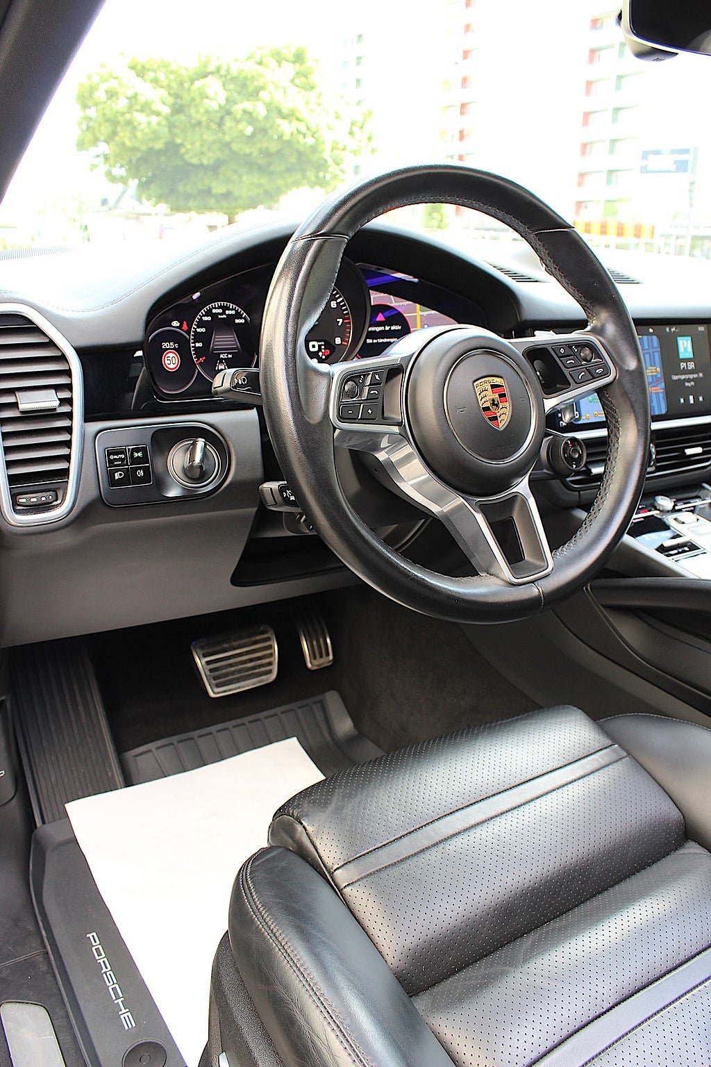 Vehicle Image 32