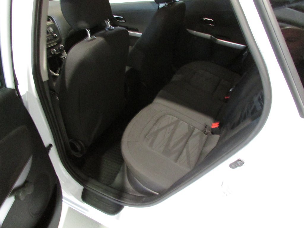 Vehicle Image 11