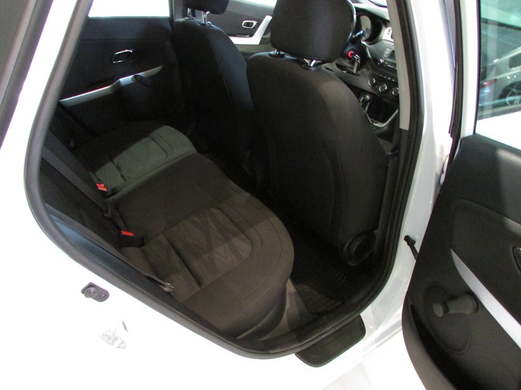 Vehicle Image 12