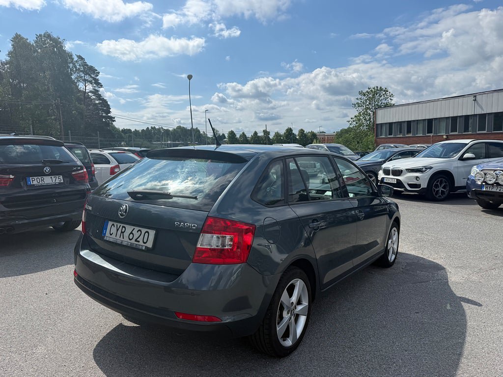 Vehicle Image 6