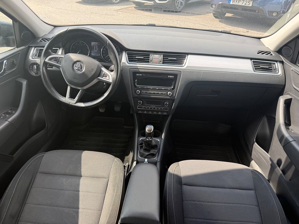 Vehicle Image 7