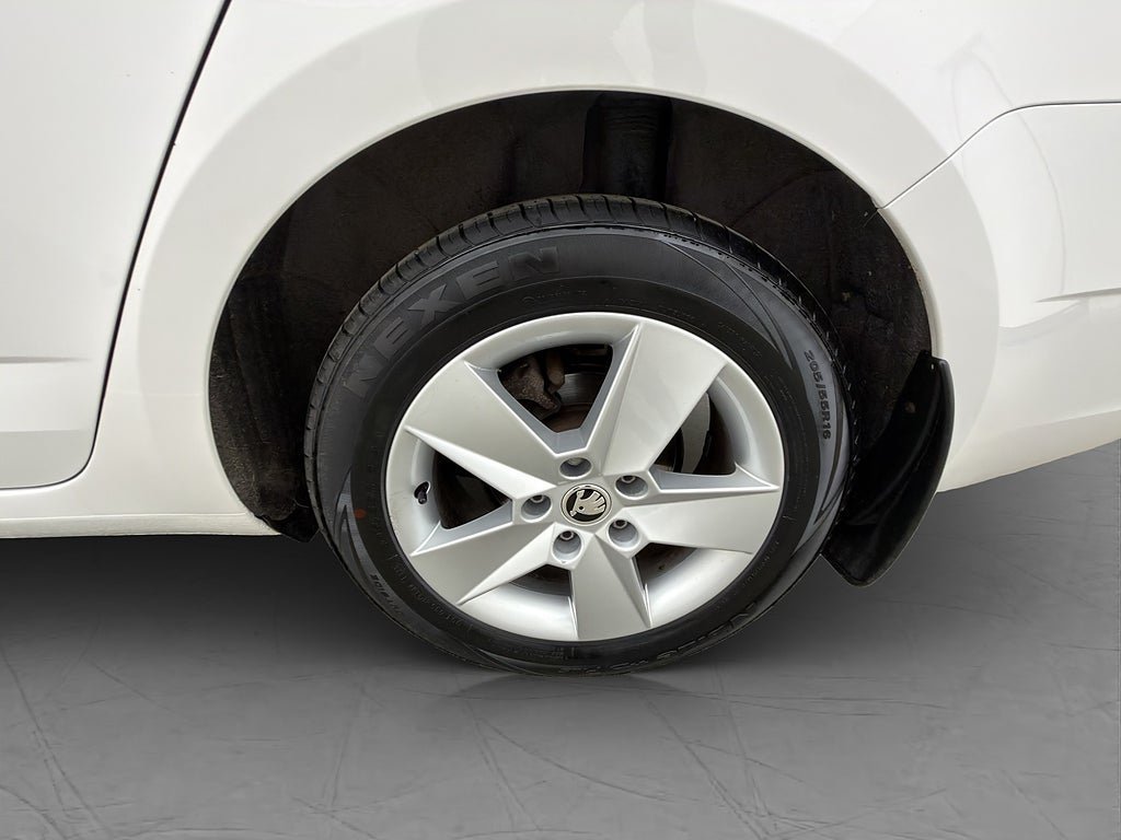 Vehicle Image 30