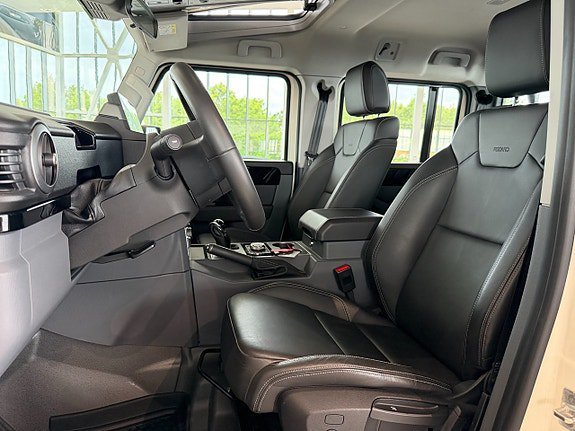 Vehicle Image 10