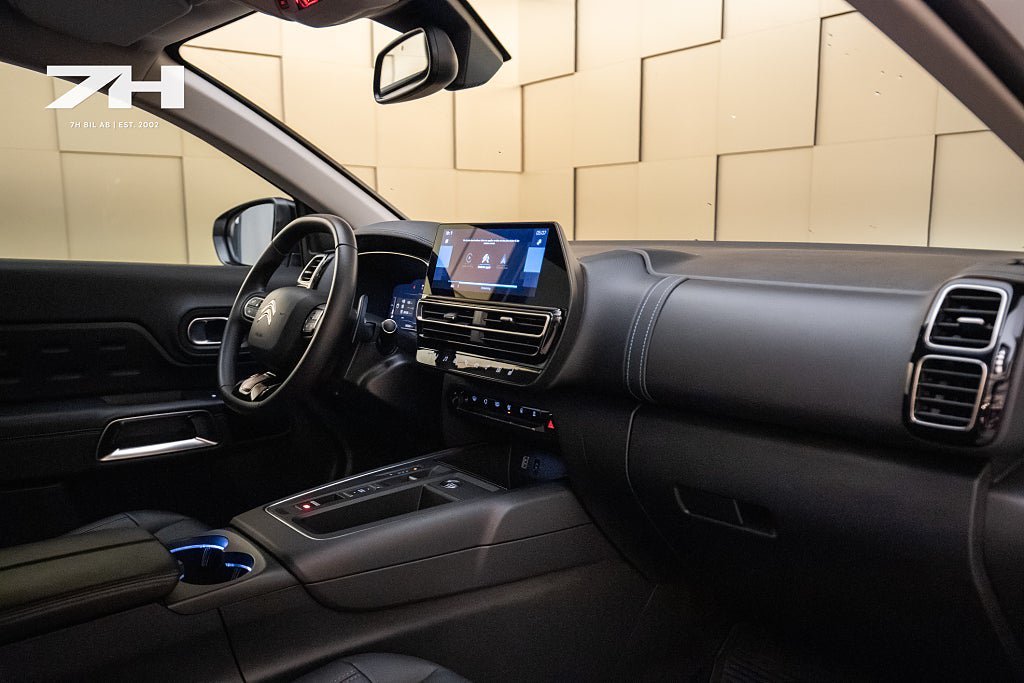 Vehicle Image 15