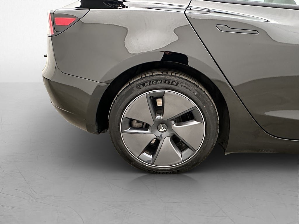 Vehicle Image 32