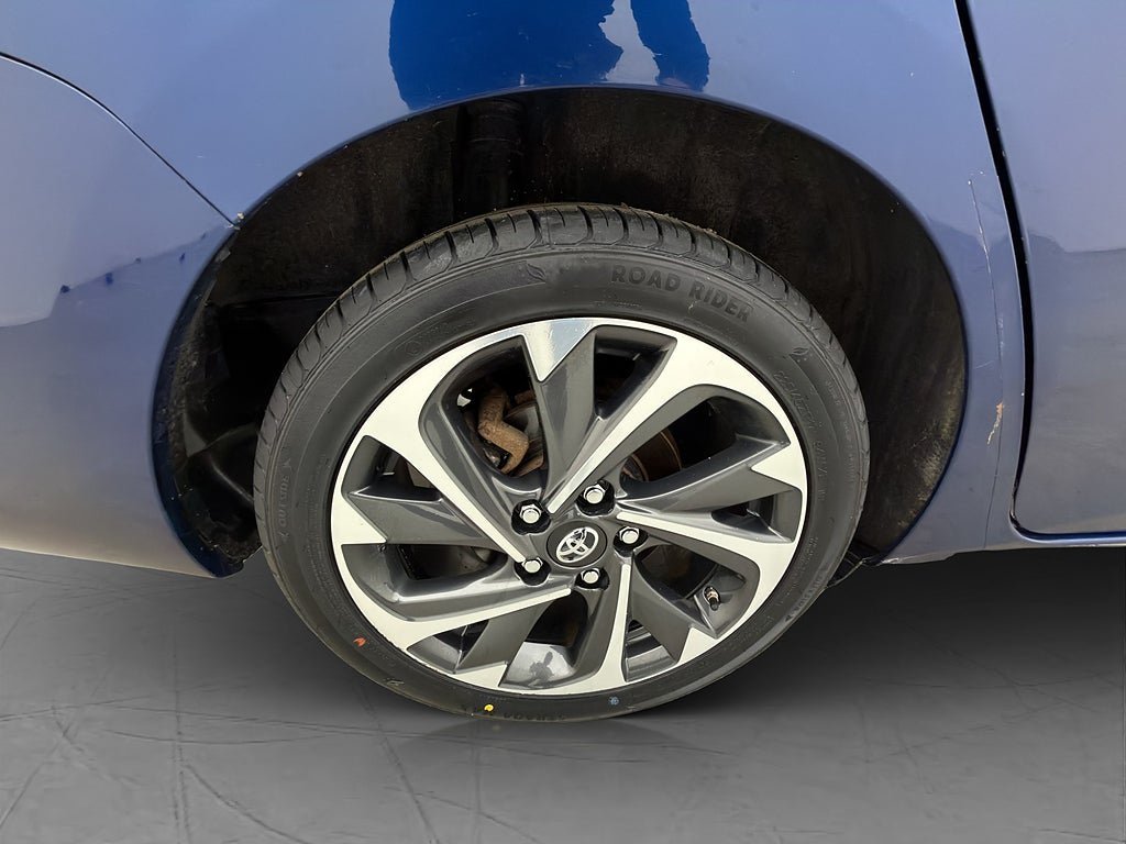 Vehicle Image 32