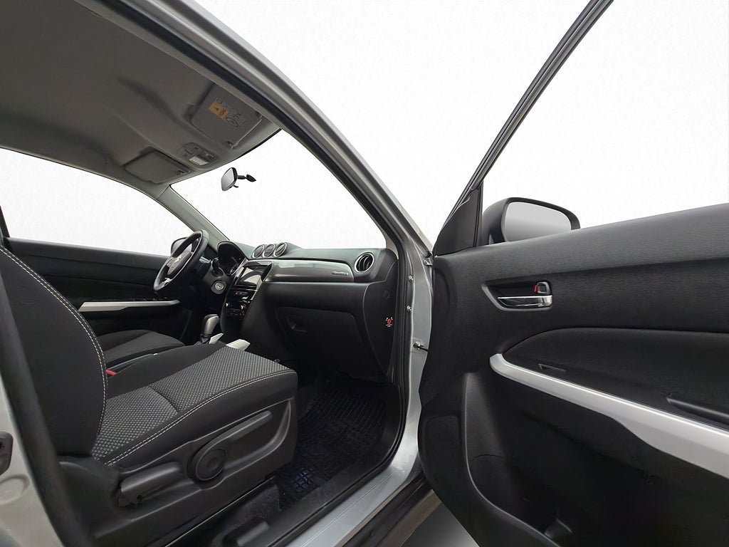 Vehicle Image 25
