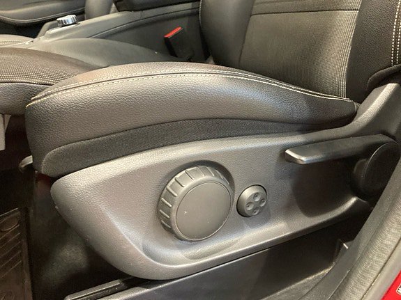 Vehicle Image 26