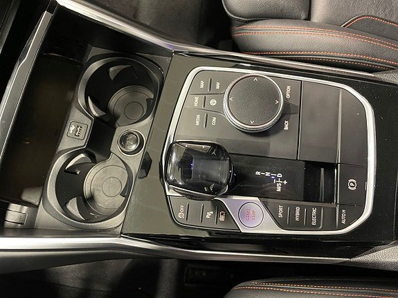 Vehicle Image 24