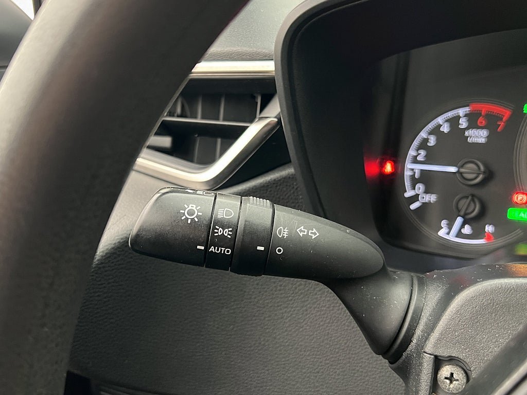 Vehicle Image 25