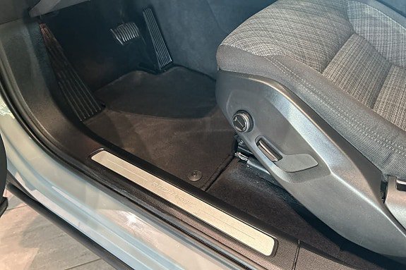 Vehicle Image 24