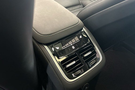 Vehicle Image 29