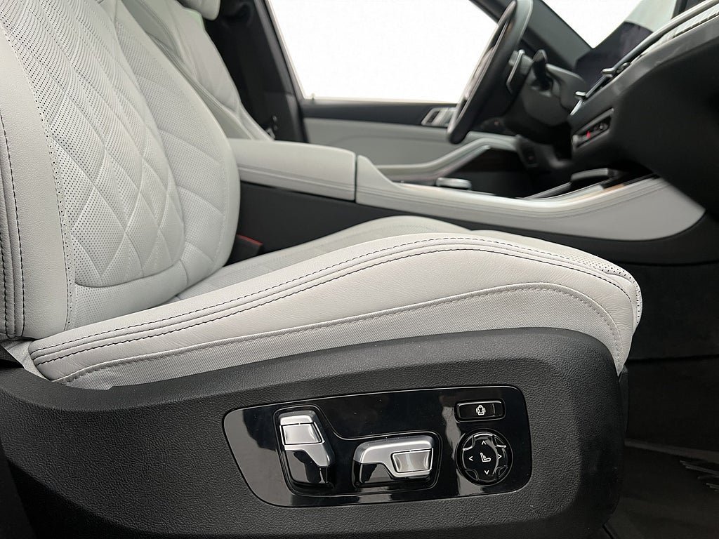 Vehicle Image 38
