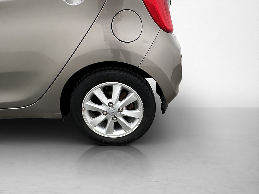 Vehicle Image 11