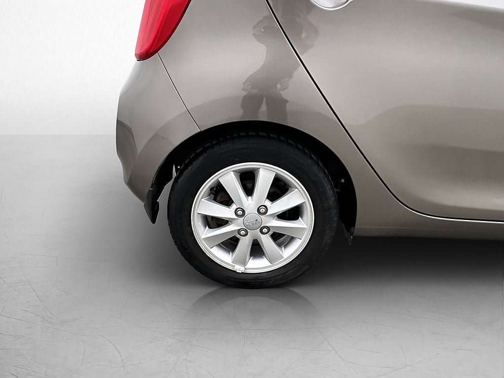 Vehicle Image 12