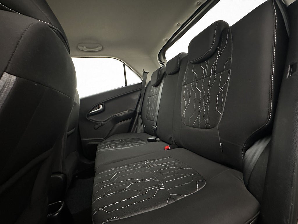 Vehicle Image 17