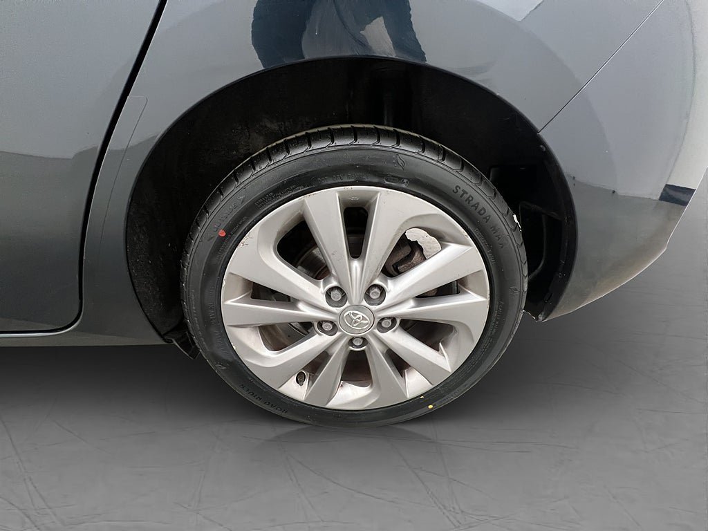 Vehicle Image 11