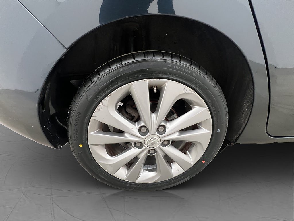 Vehicle Image 12