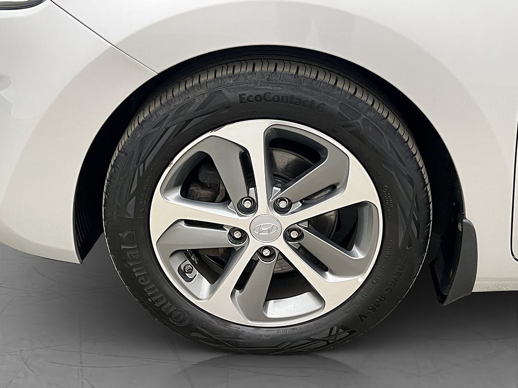 Vehicle Image 10