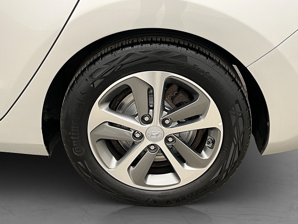 Vehicle Image 11