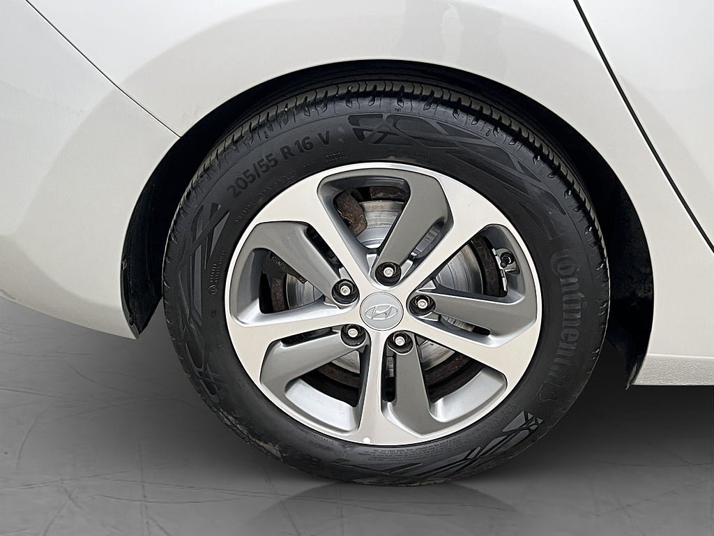 Vehicle Image 12