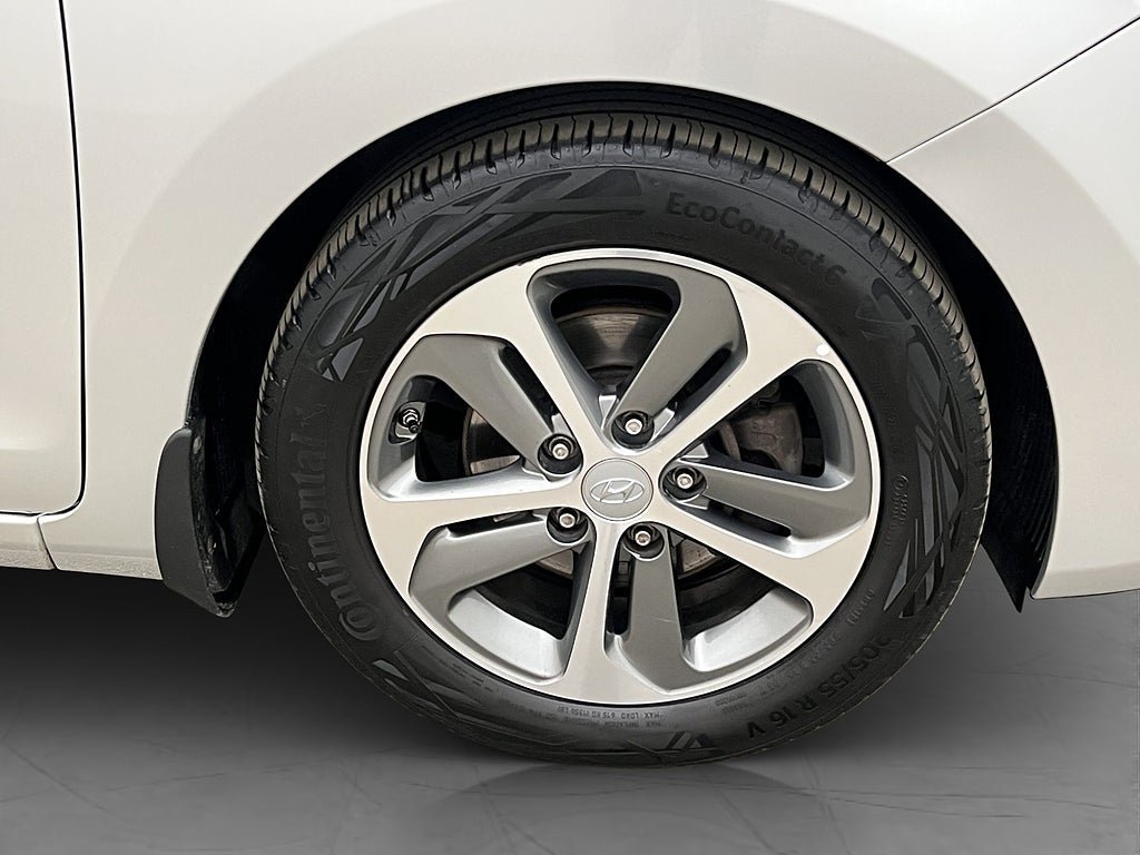 Vehicle Image 13