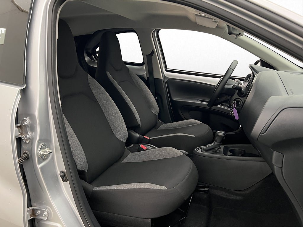 Vehicle Image 21