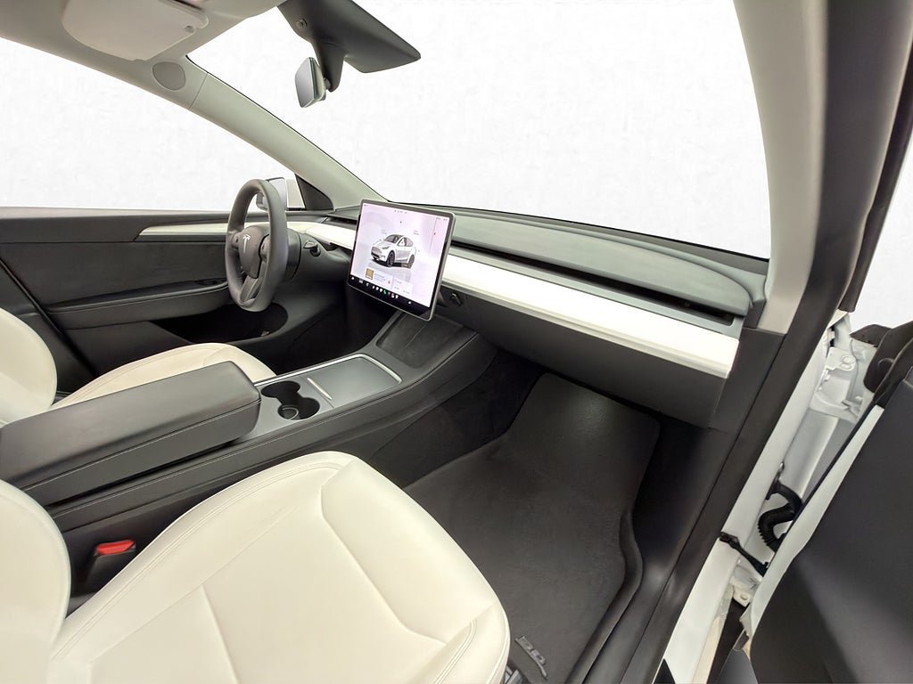 Vehicle Image 30