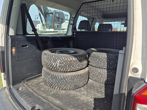 Vehicle Image 13