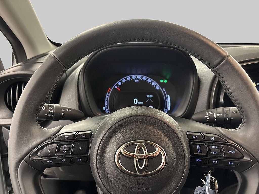 Vehicle Image 15