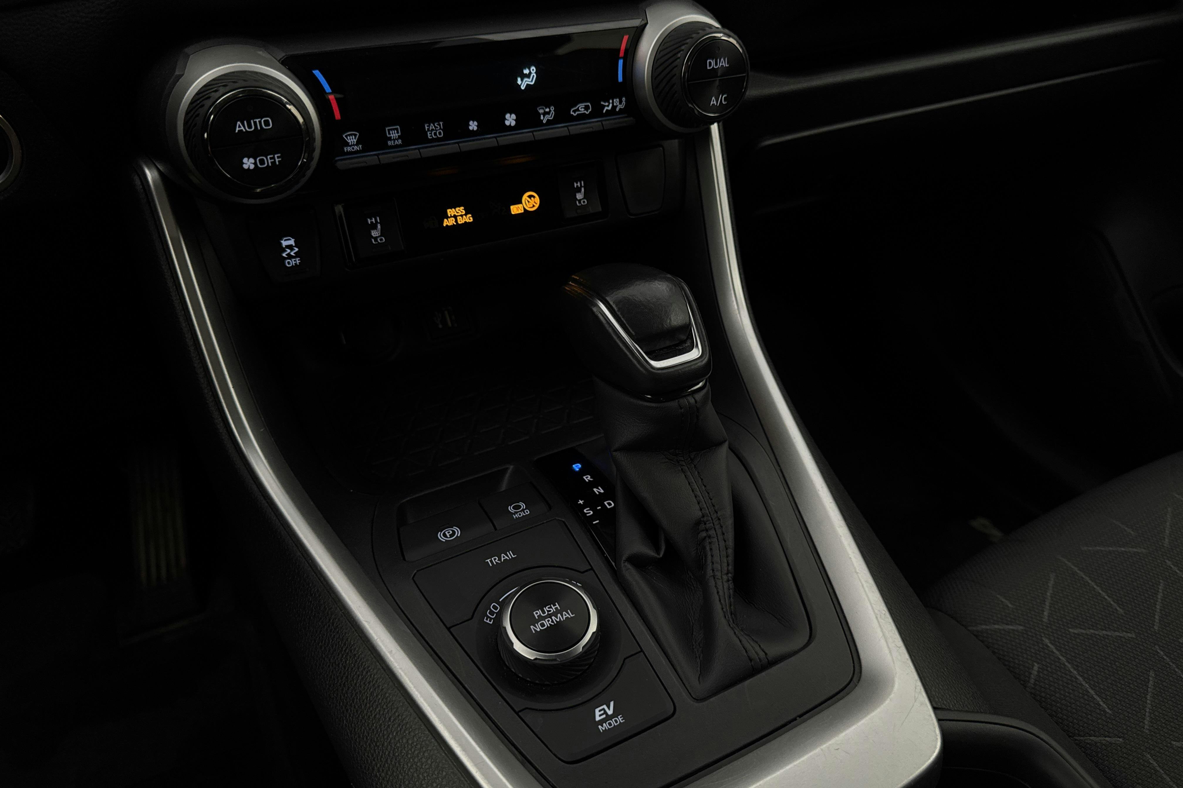 Vehicle Image 13