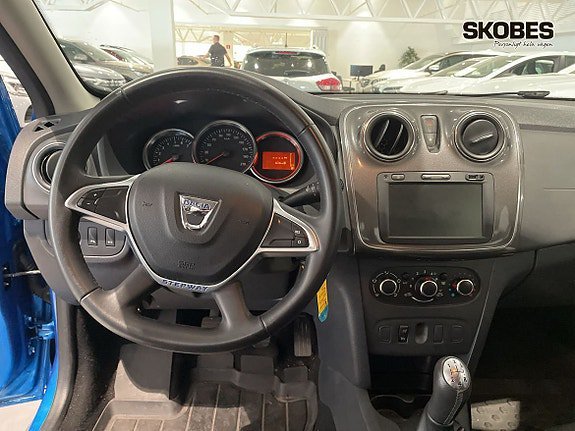 Vehicle Image 11
