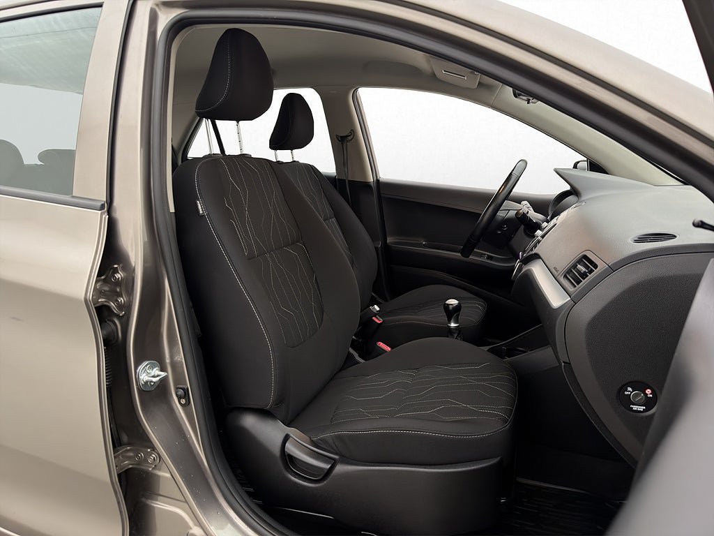 Vehicle Image 12