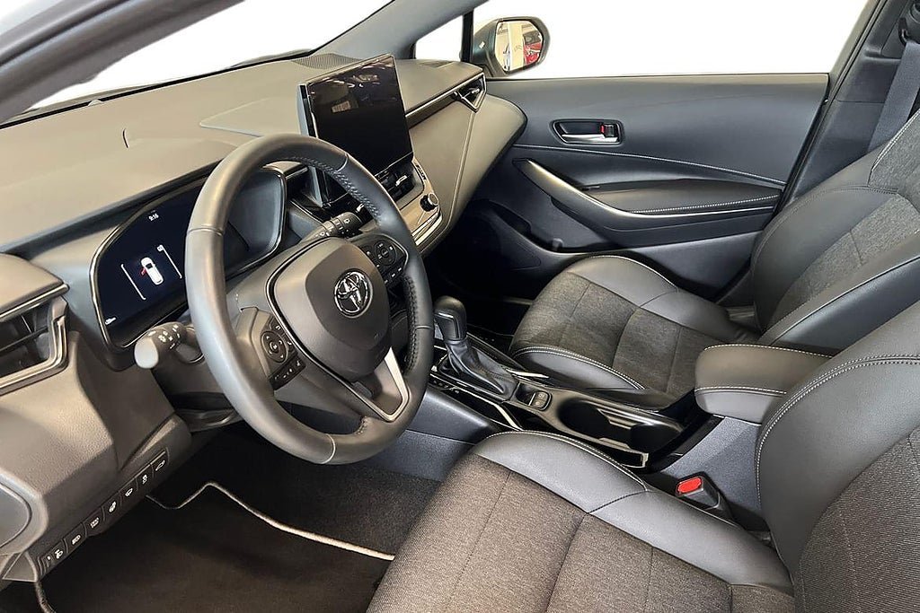 Vehicle Image 12
