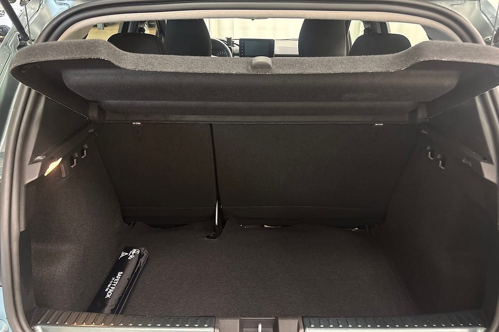 Vehicle Image 13