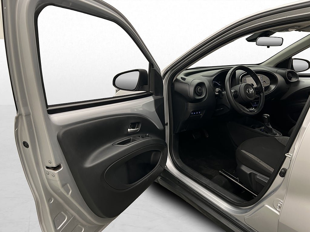 Vehicle Image 10