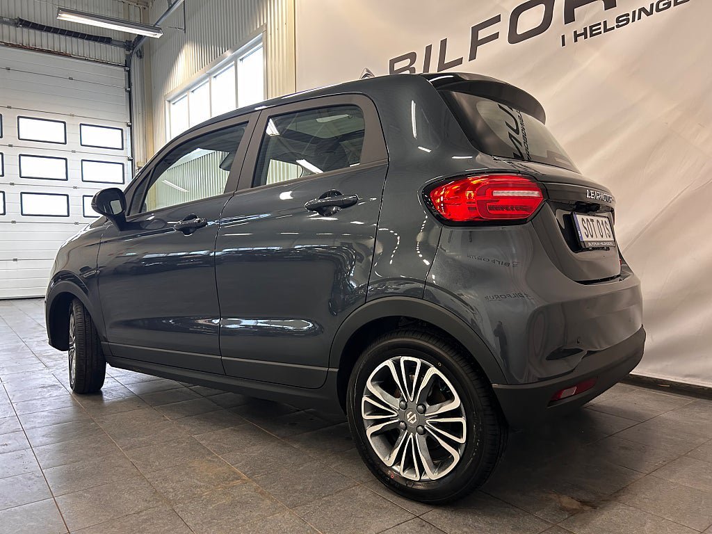 Vehicle Image 7
