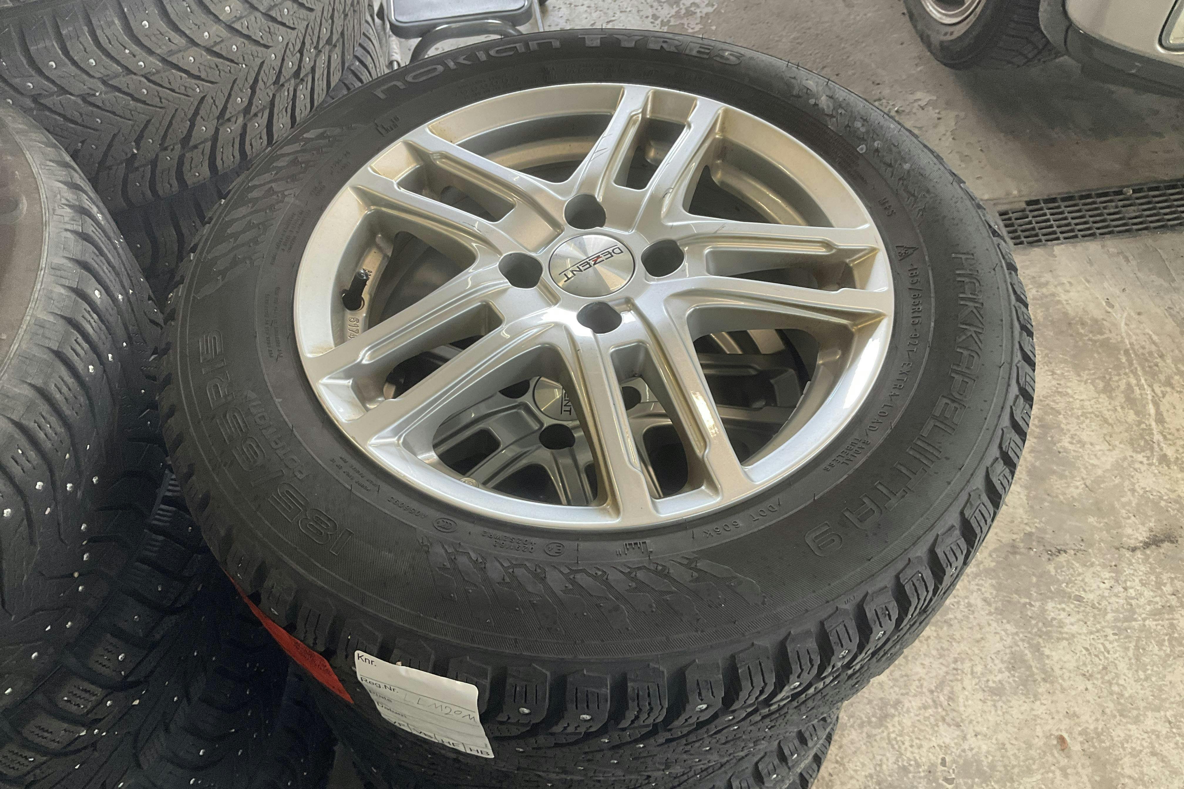 Vehicle Image 14