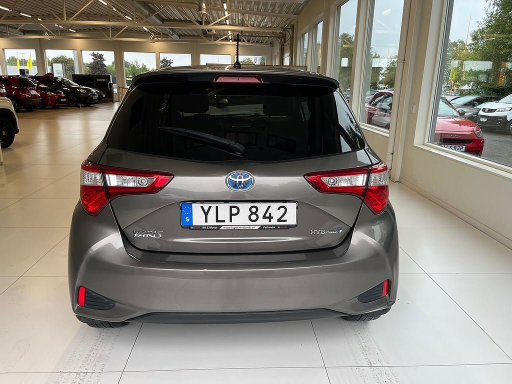 Vehicle Image 6