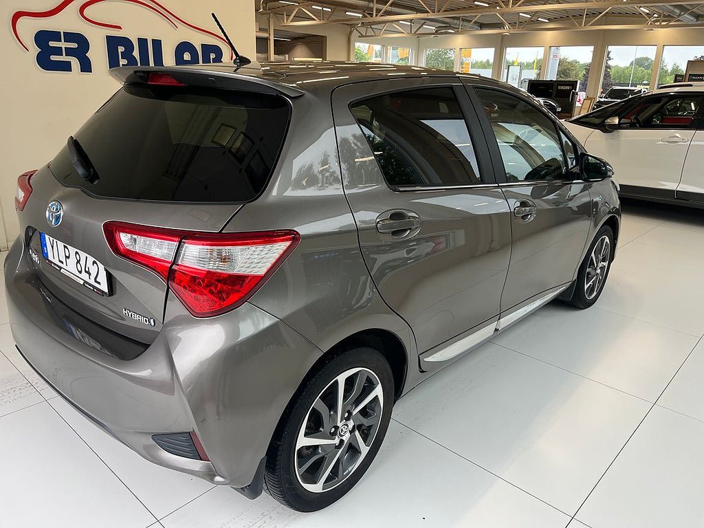 Vehicle Image 7