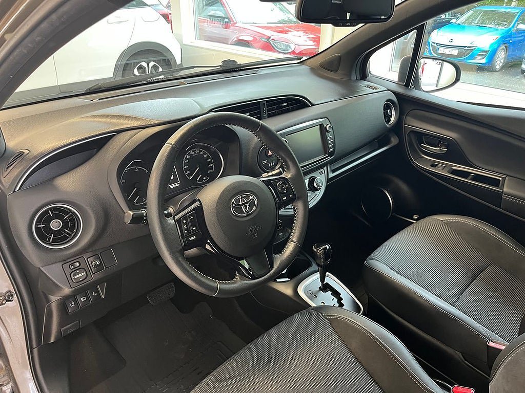 Vehicle Image 9