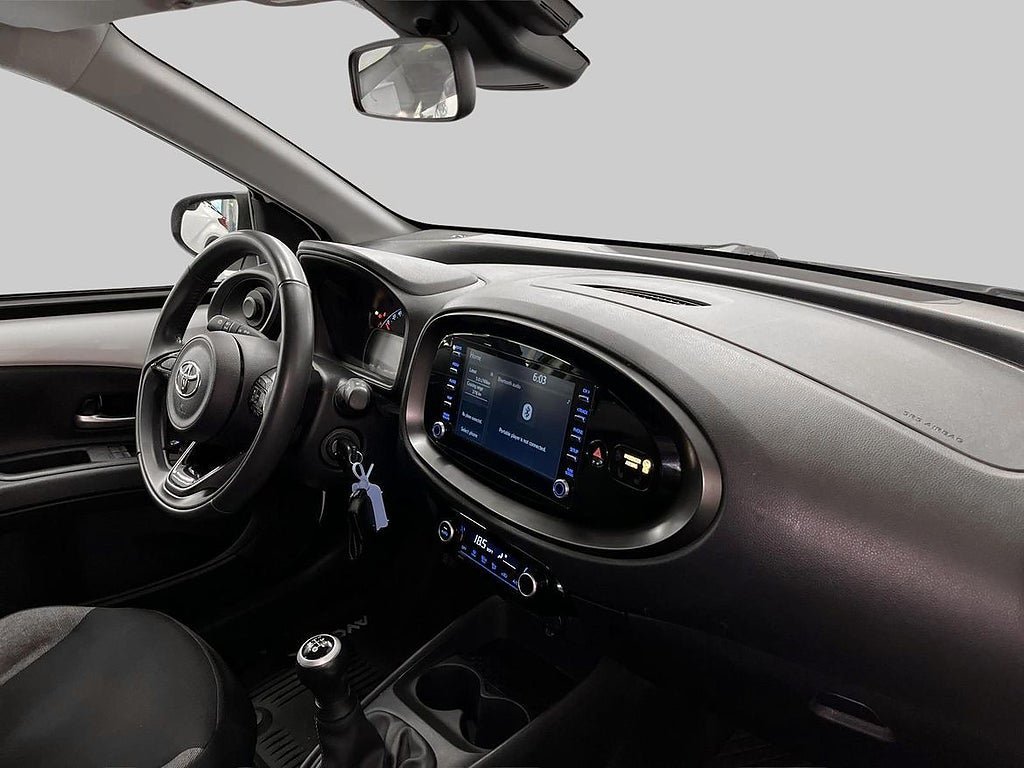 Vehicle Image 10