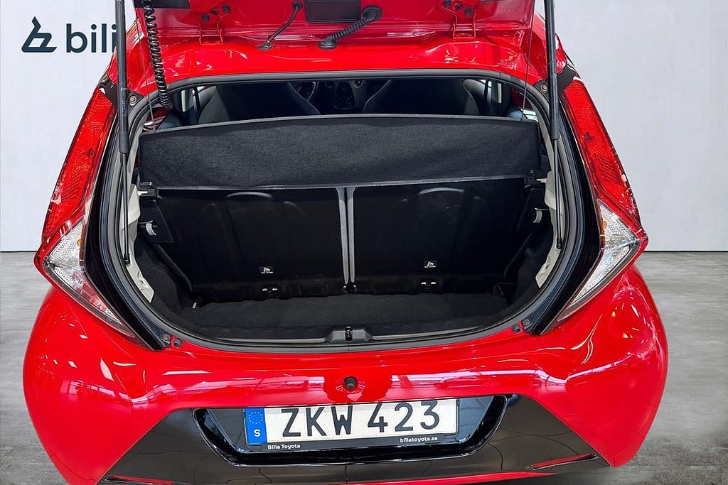 Vehicle Image 12