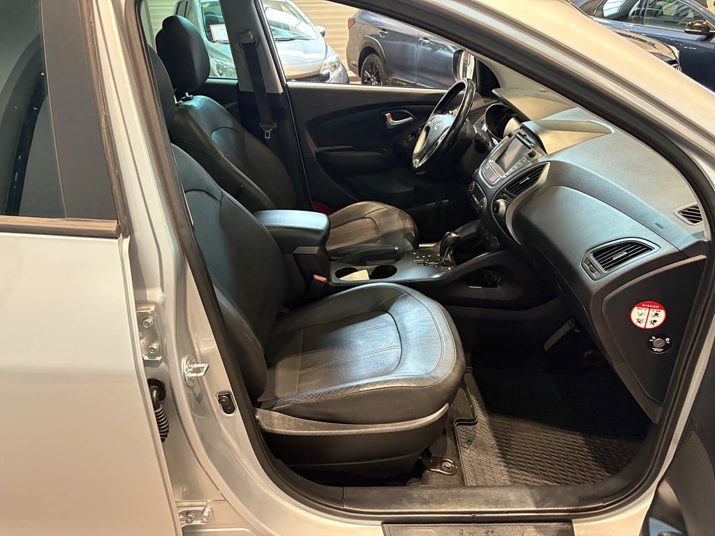 Vehicle Image 10