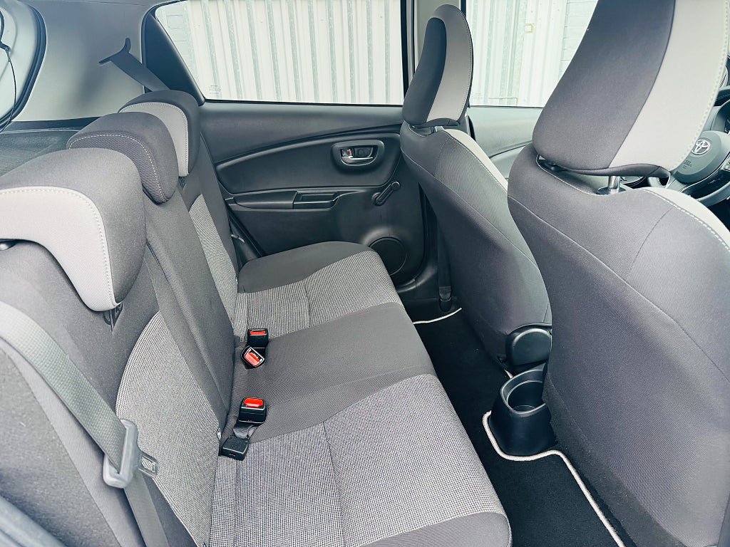 Vehicle Image 6