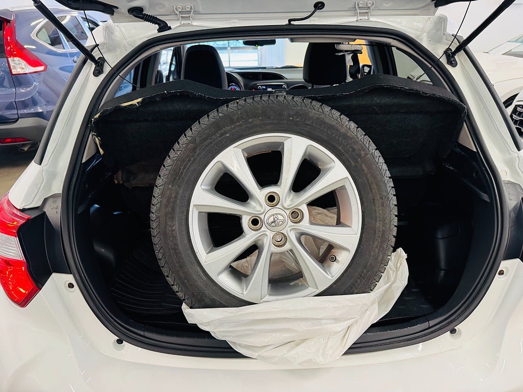 Vehicle Image 12