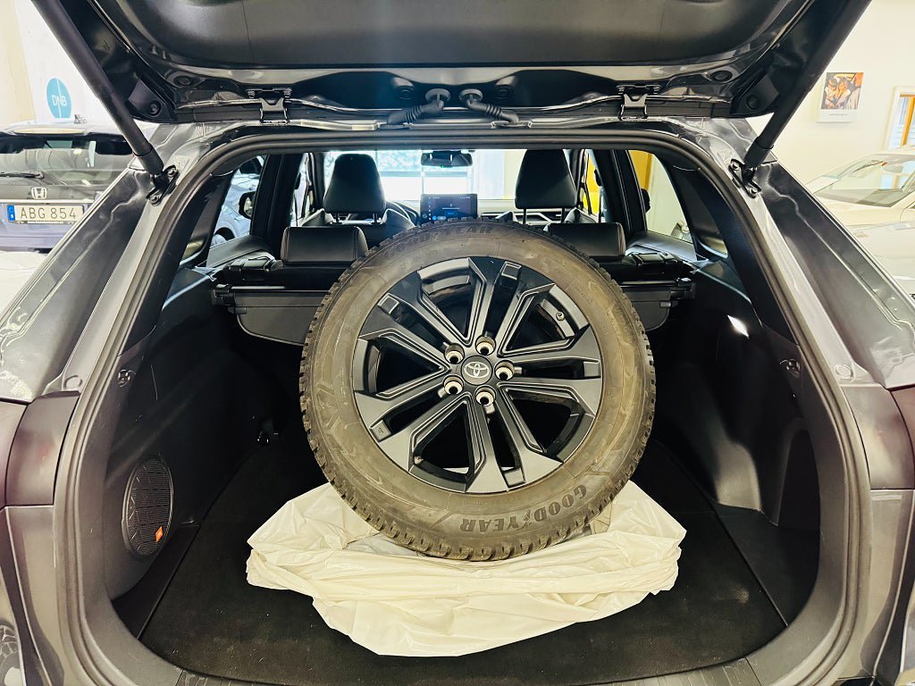 Vehicle Image 12