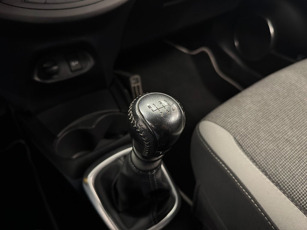 Vehicle Image 22